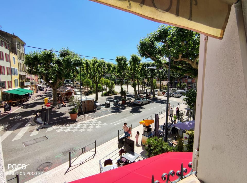 Neighbourhood, Balcony/Terrace, On site, City view, Street view