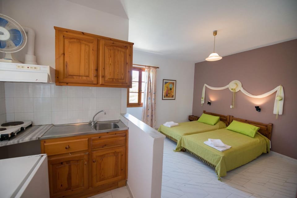 Bed, Kitchen or kitchenette