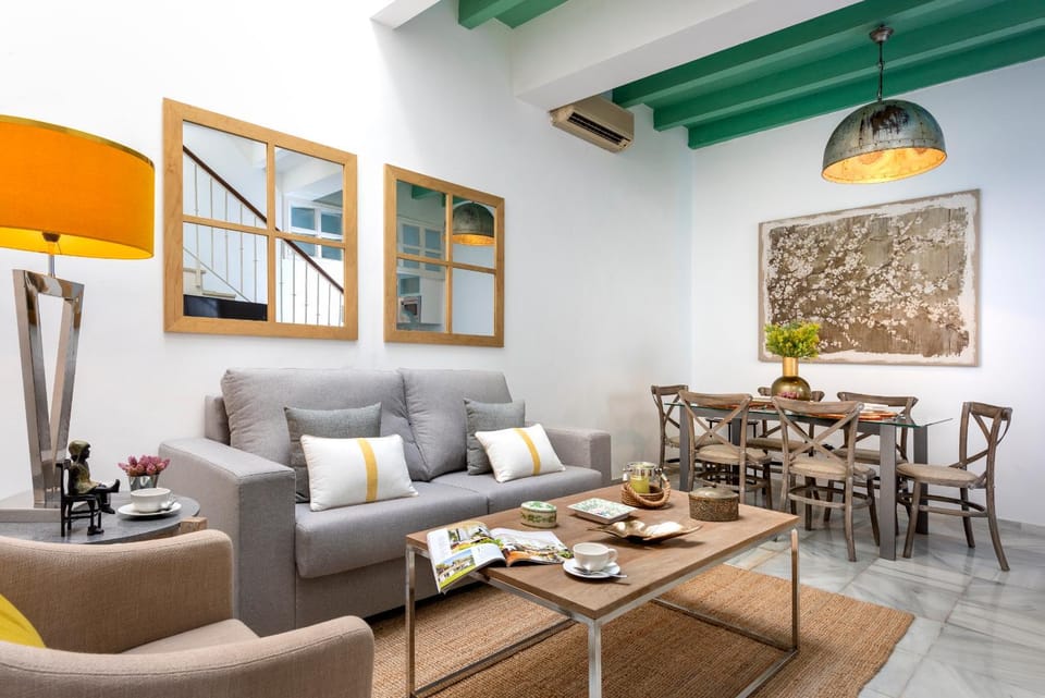Living room, Seating area, Dining area, Food