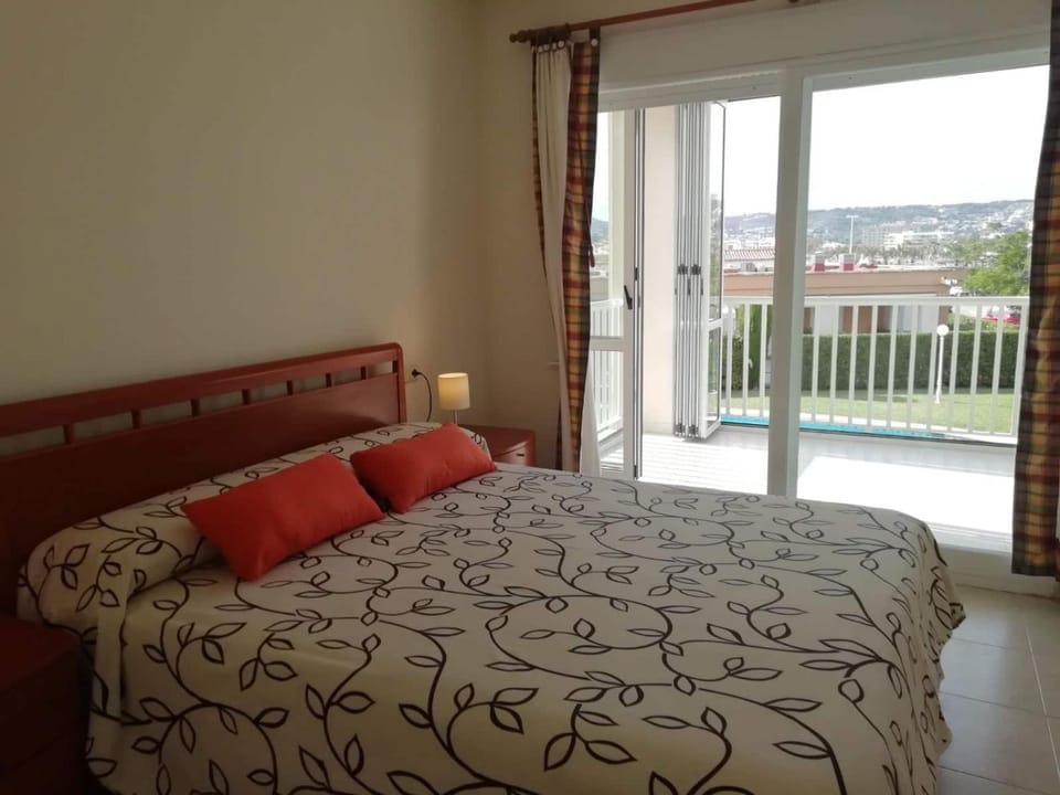 Bed, Photo of the whole room, Bedroom, Garden view