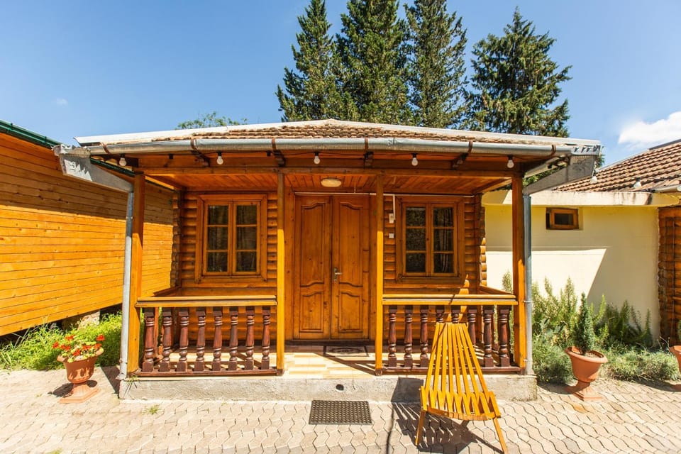Property building, Patio, Facade/entrance