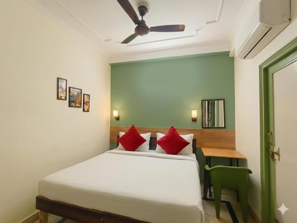 Bed, Photo of the whole room, Bedroom, air conditioner