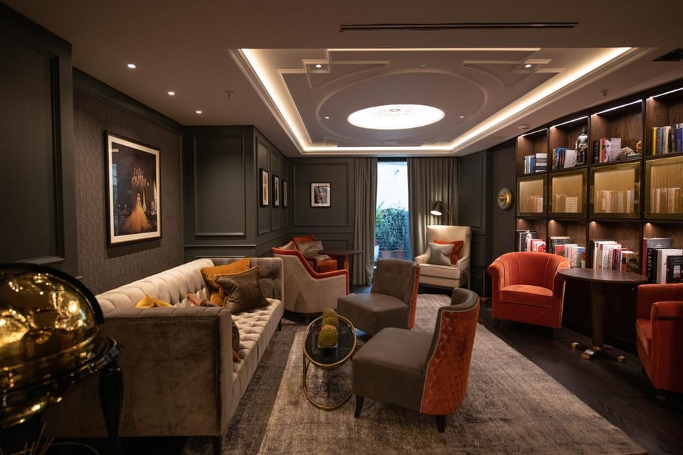 Living room, Seating area