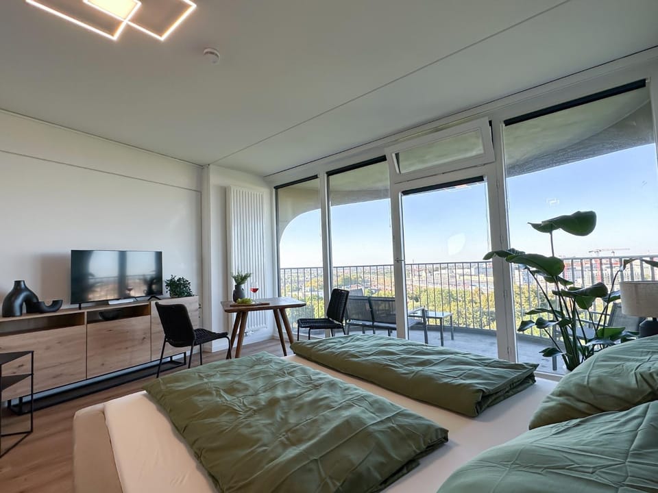 TV and multimedia, View (from property/room), Balcony/Terrace, Living room, Seating area, Evening entertainment, Mountain view