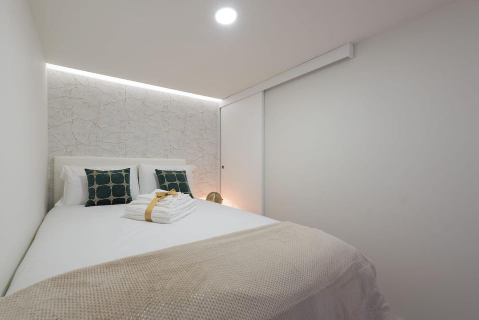 Bed, Photo of the whole room, Bedroom, towels, wardrobe