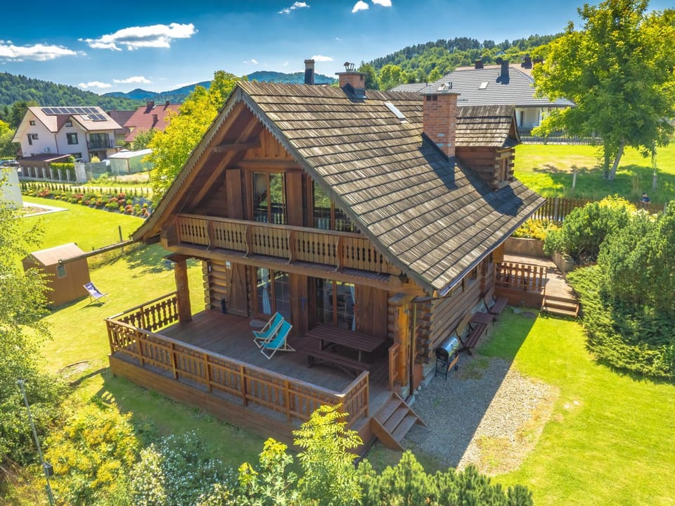 Property building, Spring, Day, Garden, Garden view, Mountain view