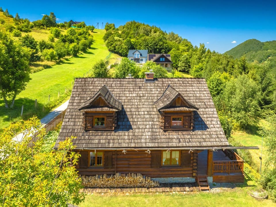Property building, Day, Natural landscape, Garden, Garden view, Mountain view