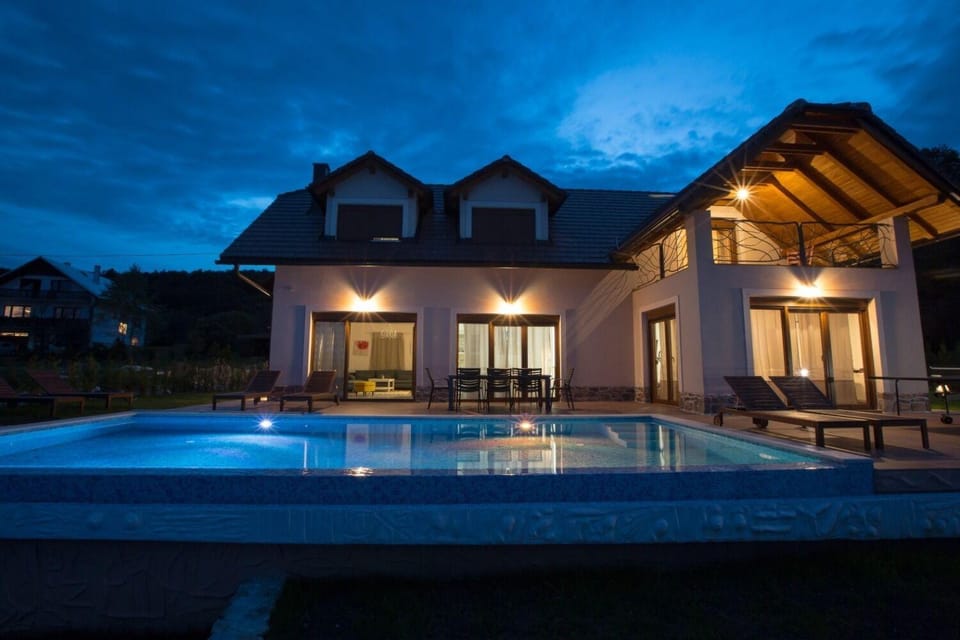 Facade/entrance, Swimming pool