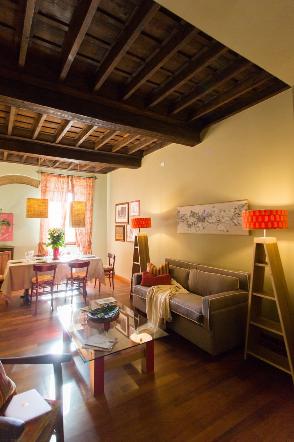 Living room, Lounge or bar, Seating area, Dining area