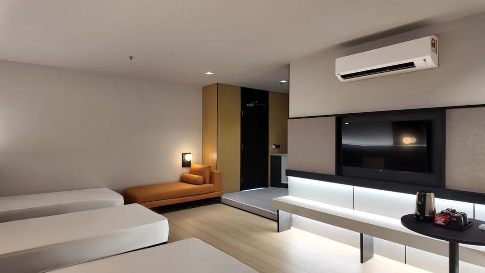 Bed, TV and multimedia, air conditioner