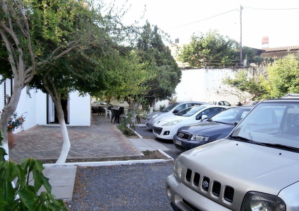 Patio, Area and facilities