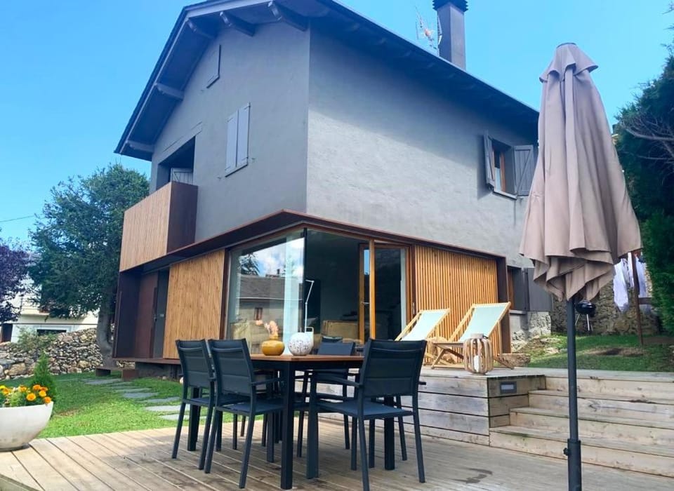 Property building, Patio, Garden, Balcony/Terrace