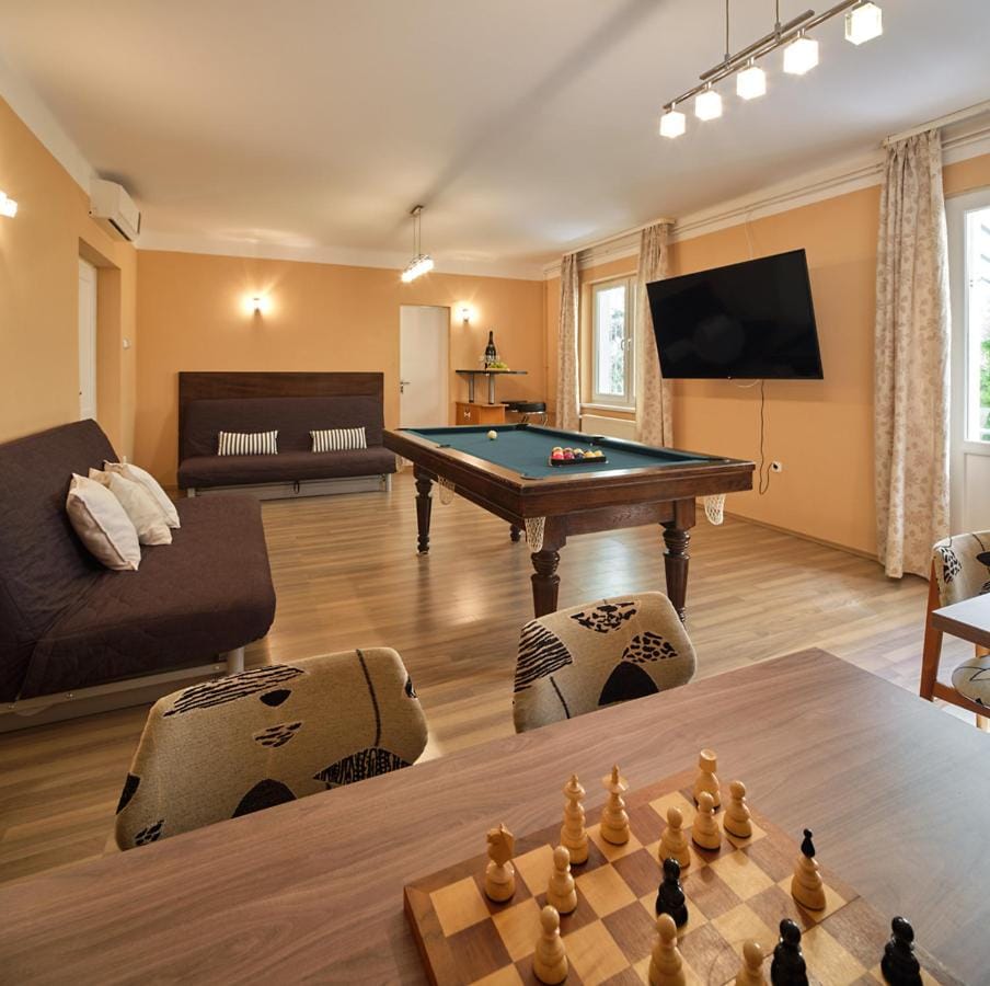 Communal lounge/ TV room, Billiard, Game Room, TV and multimedia, Evening entertainment