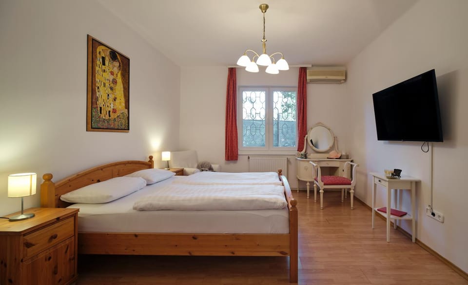 Bed, Photo of the whole room, Bedroom, hair dresser, air conditioner
