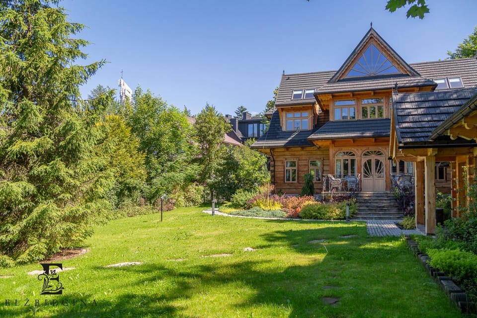 Property building, Day, Natural landscape, Summer, Garden, Garden view, Area and facilities