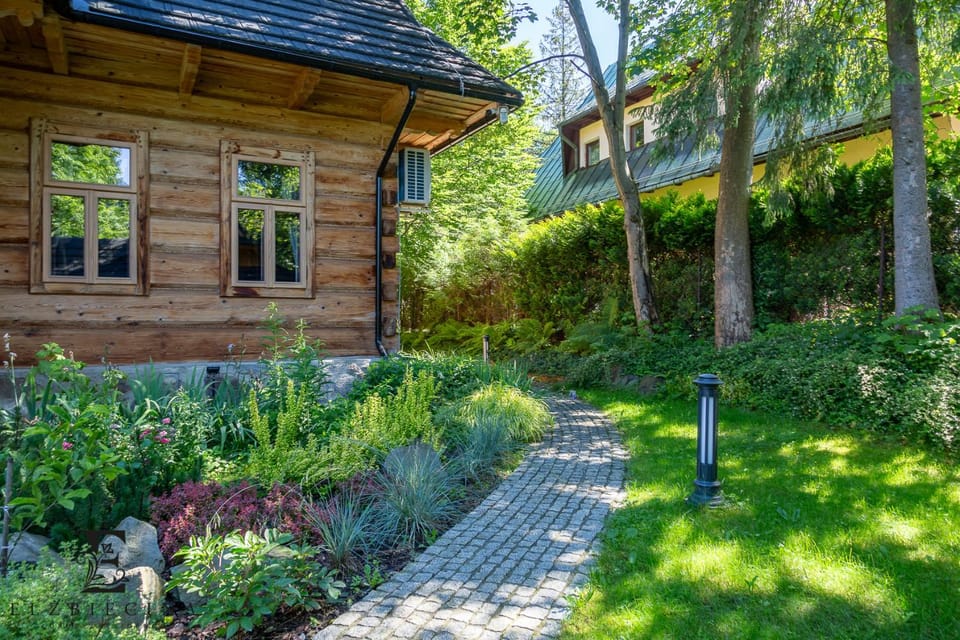 Property building, Spring, Day, Natural landscape, Garden, View (from property/room), Garden view