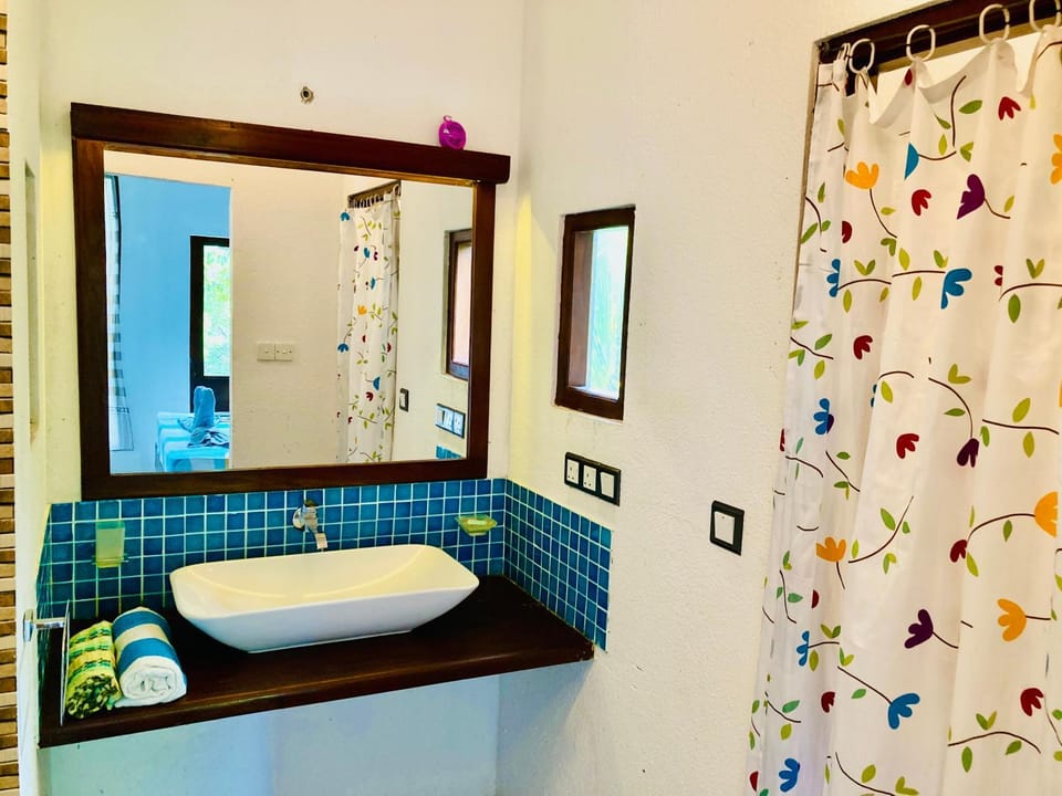 Mountain seaview Cabanas Bed and Breakfast in Tangalle