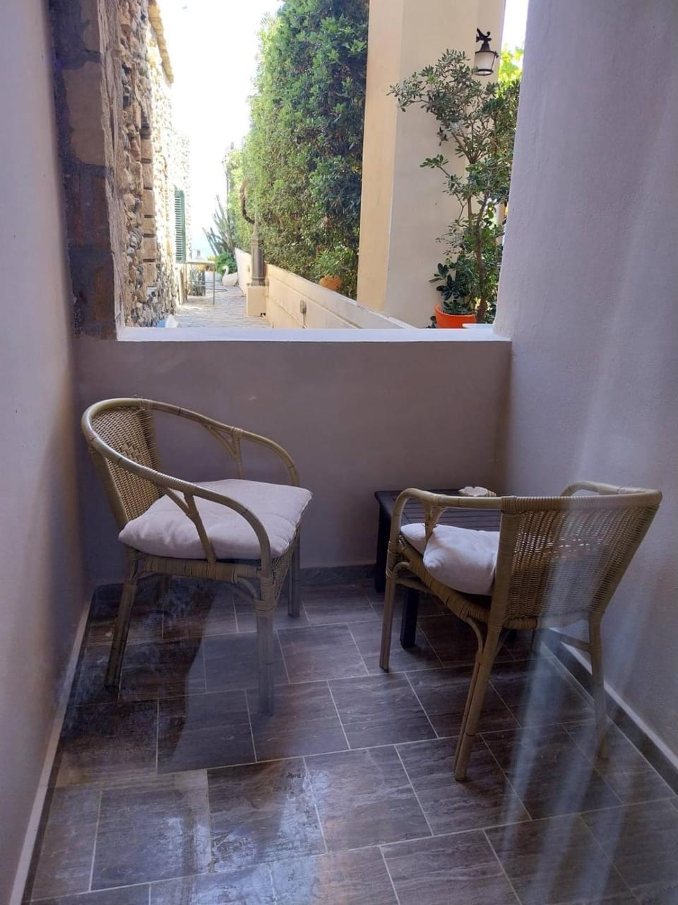 Patio, Day, Balcony/Terrace, Seating area