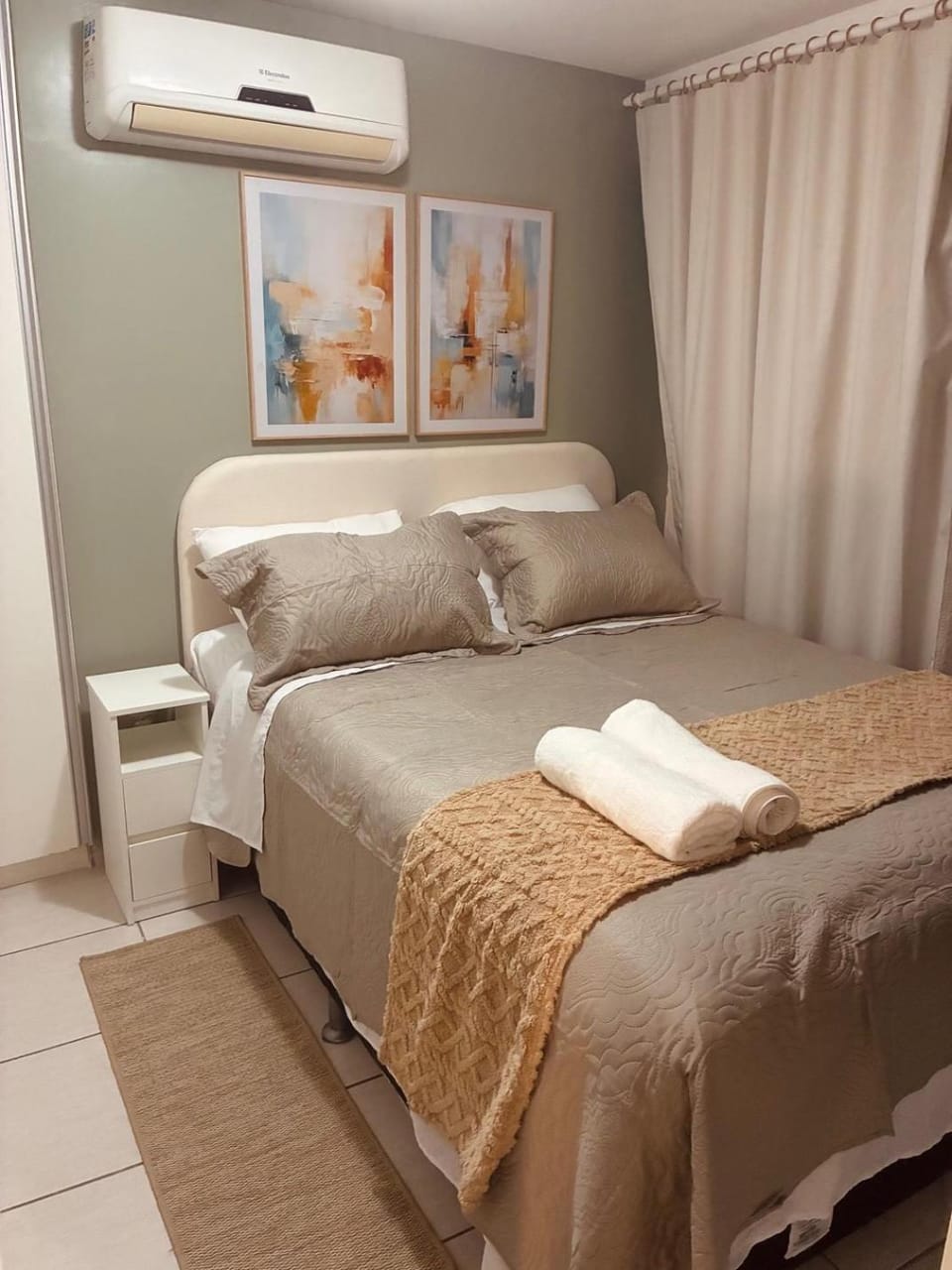 Bed, Photo of the whole room, Bedroom, towels, air conditioner