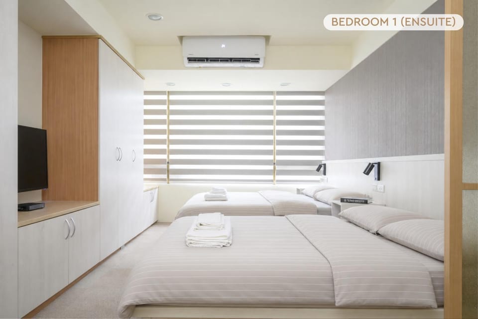 Bed, TV and multimedia, Bedroom, storage, wardrobe, air conditioner