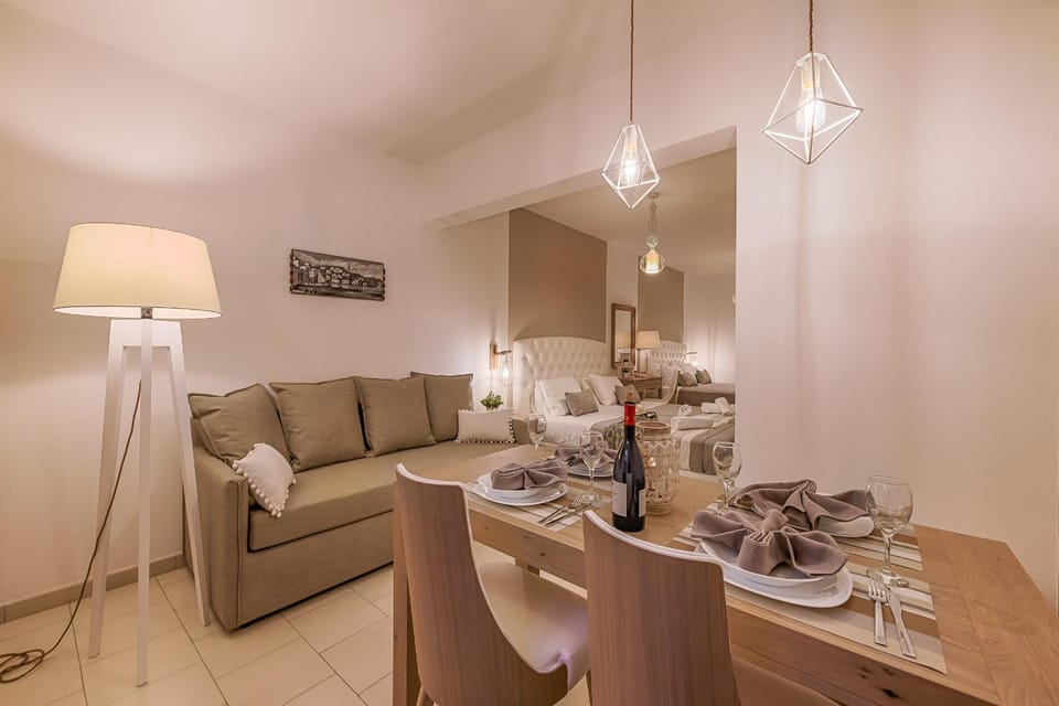 Photo of the whole room, Dining area