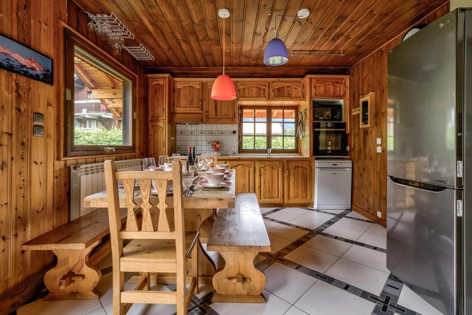 Chalet Trois Bois, Alpes Agency, Les Houches, Sleeps 8 Chalet in Les Houches
