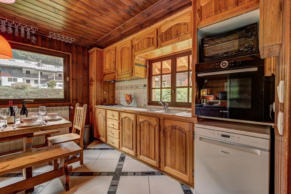 Chalet Trois Bois, Alpes Agency, Les Houches, Sleeps 8 Chalet in Les Houches