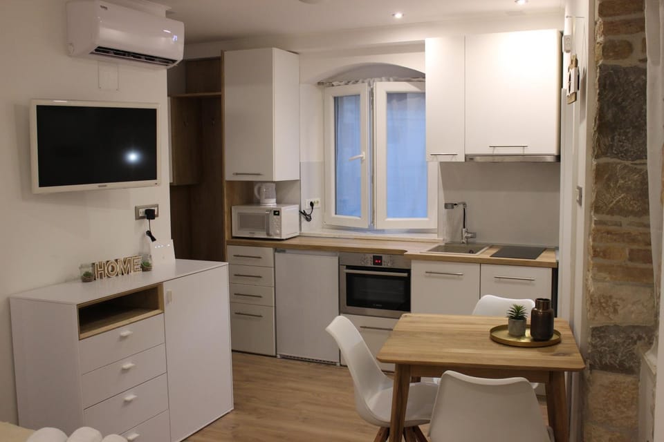 Communal lounge/ TV room, Kitchen or kitchenette, Dining area