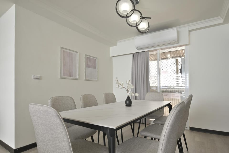 4B2b Yanji Earthly Home 2min to SYS Memorial Hall MRT 延吉大地之家 4房2衛 2分到國父紀念館站 Apartment in Taipei City
