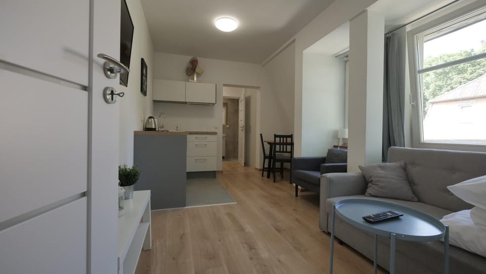 Bed, TV and multimedia, Coffee/tea facilities, Kitchen or kitchenette, Living room, Photo of the whole room, Seating area, Dining area, Bedroom