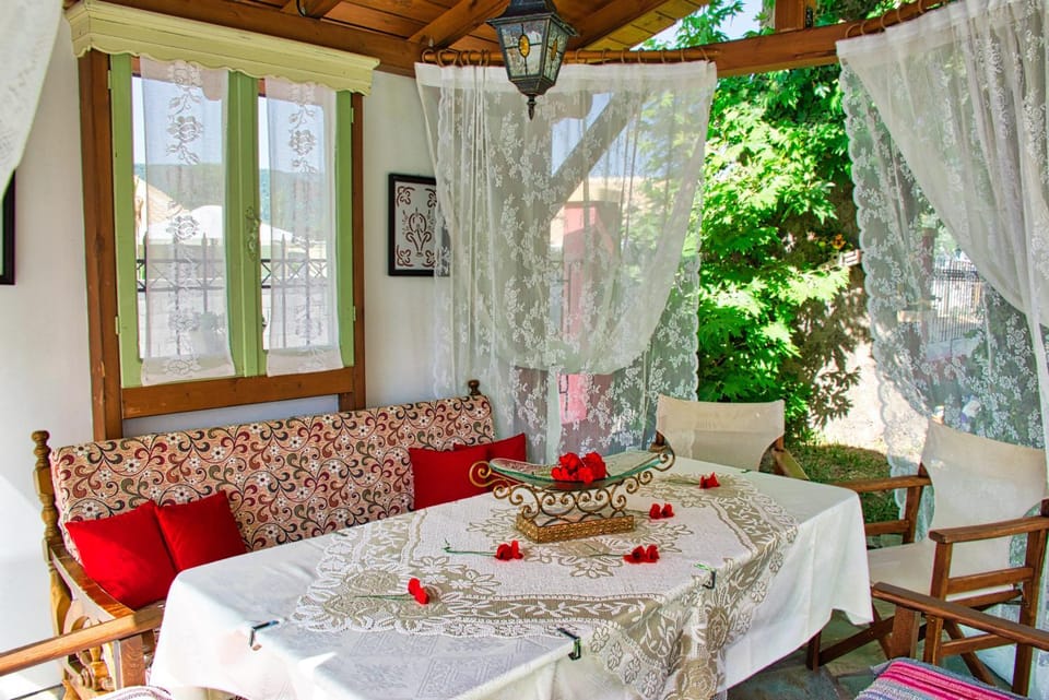 BBQ facilities, Garden, Dining area