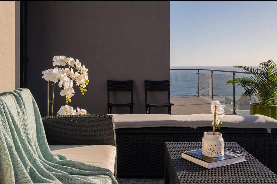 Casa Celeste - Deluxe Ocean View/Heated Pool House in Azores District