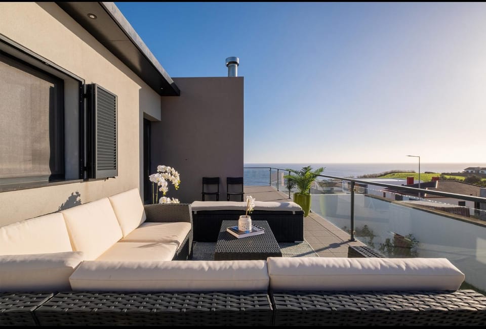 Casa Celeste - Deluxe Ocean View/Heated Pool House in Azores District