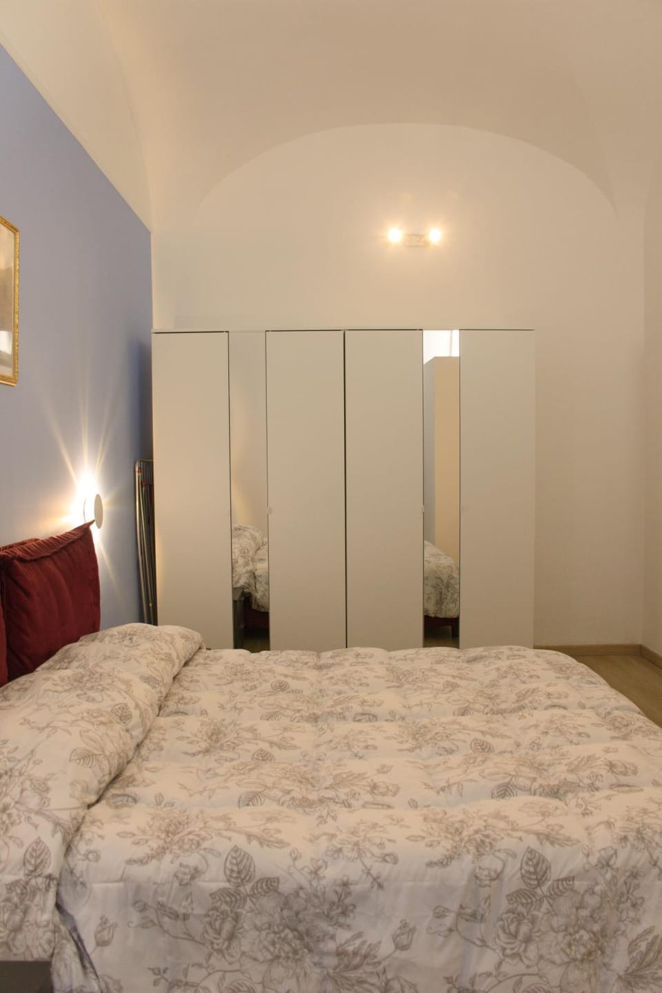 Bedroom, locker
