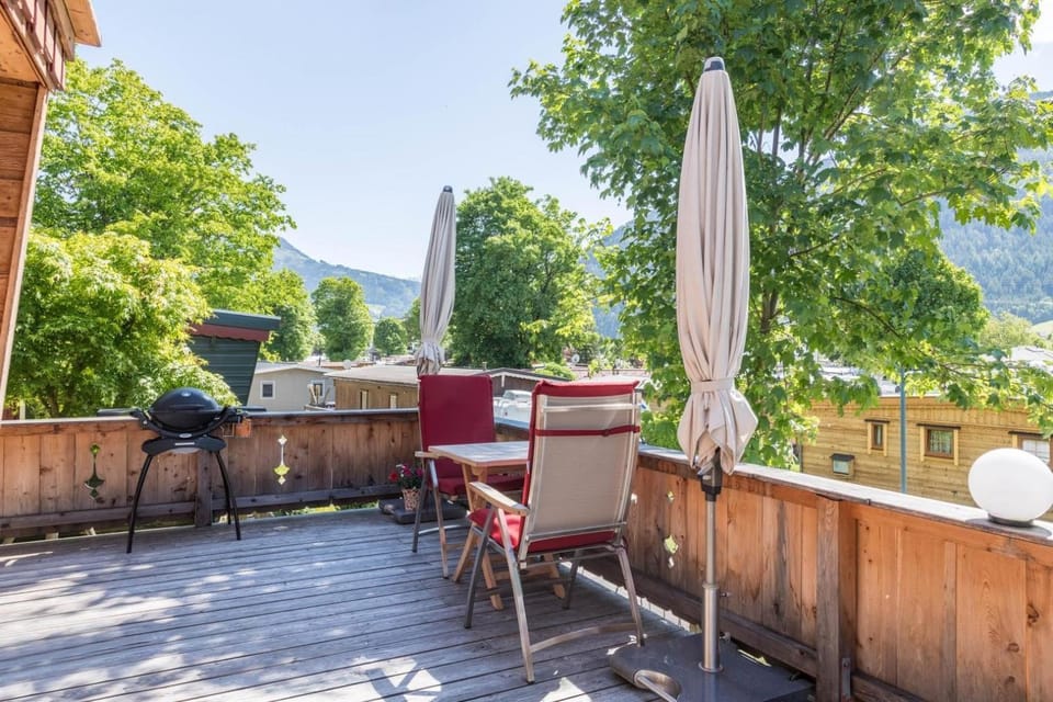 Chalet - Direkt am 5 Sterne Campingplatz Aufenfeld im Zillertal mit Hallenbad und Sauna House in Tyrol