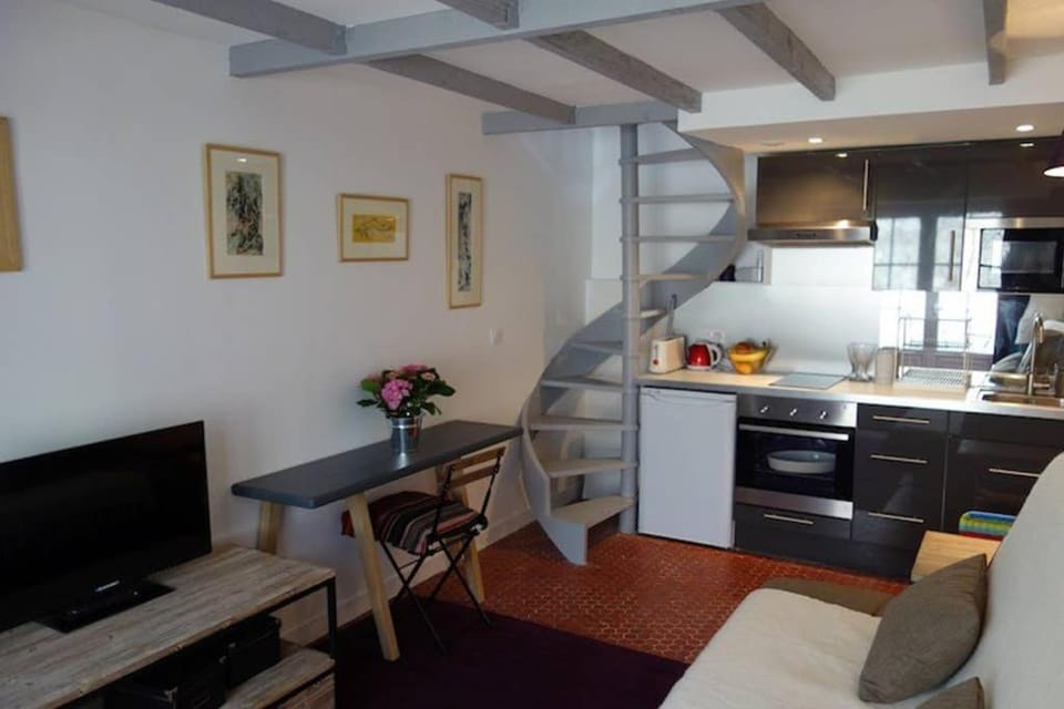 Lounge or bar