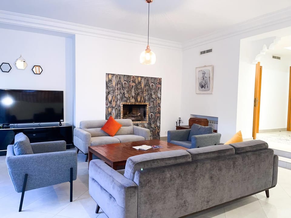 Decorative detail, Seating area, Dining area, Garden view, heating