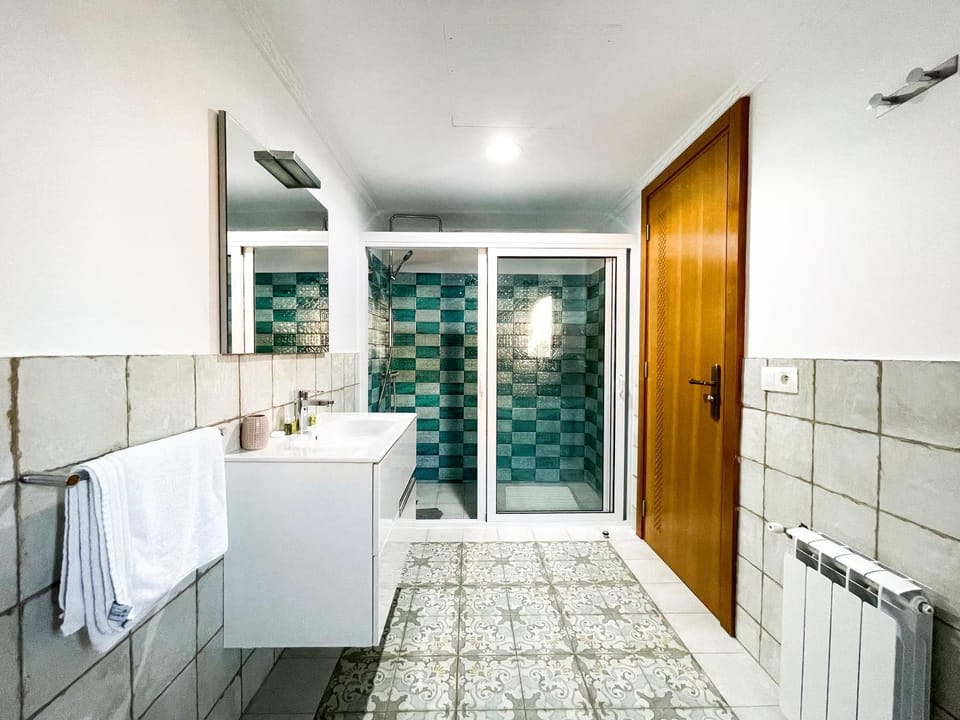 Shower, Bathroom, Bath, towels