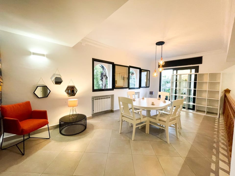 View (from property/room), Balcony/Terrace, Living room, Other, City view, Pool view, Family