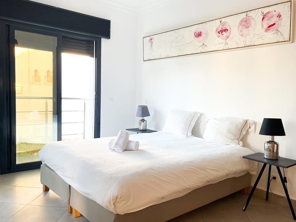 Bedroom, Garden view, towels