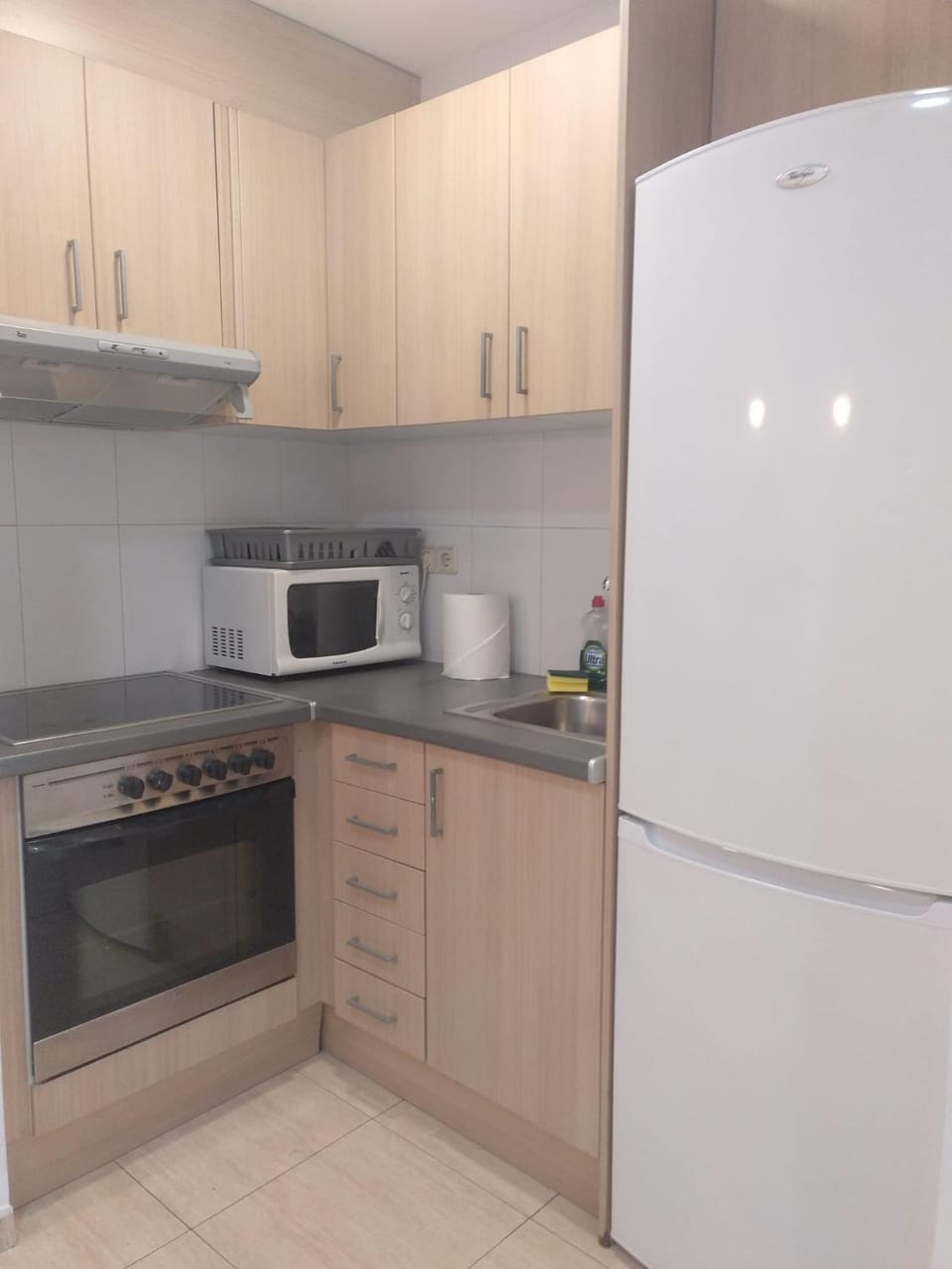 Coffee/tea facilities, Kitchen or kitchenette, microwave, oven, stove