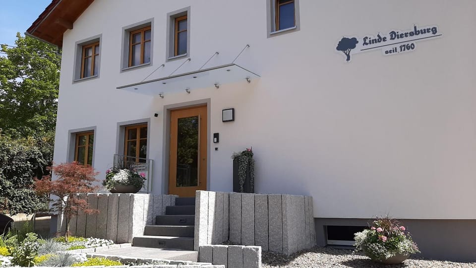 Property building, Facade/entrance