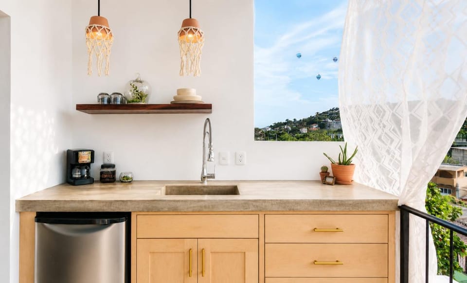 View (from property/room), Balcony/Terrace, Kitchen or kitchenette
