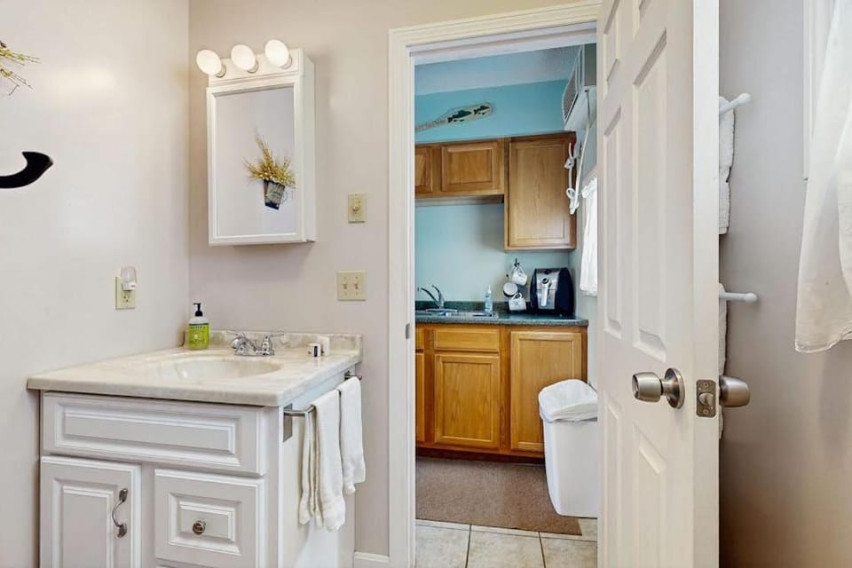Bathroom, Kitchen or kitchenette