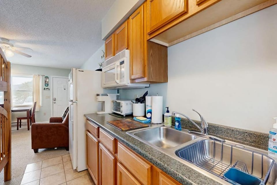 Kitchen or kitchenette, kitchen