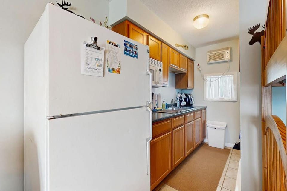 Kitchen or kitchenette, kitchen