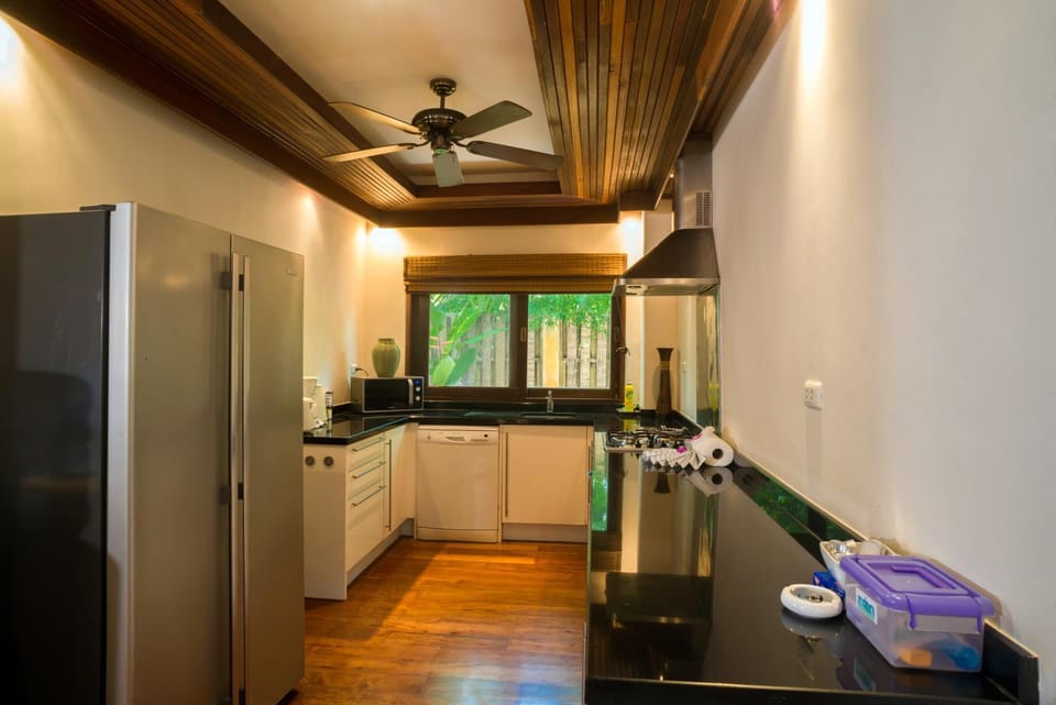 Kitchen or kitchenette, Communal kitchen