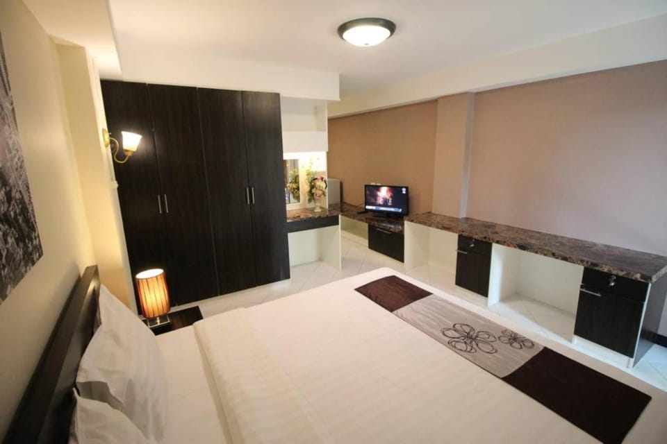 Communal lounge/ TV room, Bed, TV and multimedia, Photo of the whole room, Bedroom, wardrobe