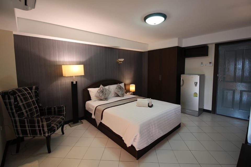 Bed, Photo of the whole room, Bedroom, wardrobe