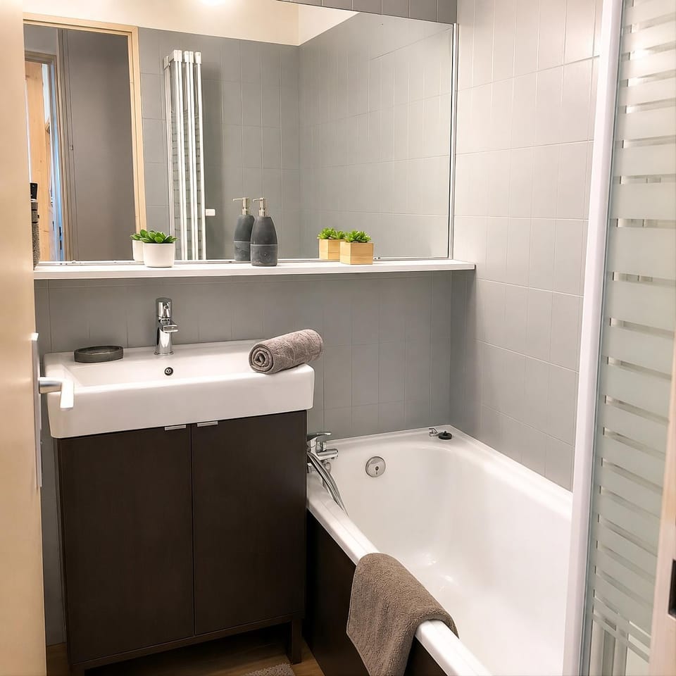 Shower, Bathroom, Bath, towels
